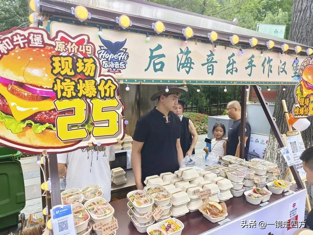 周末16点，长春新民大街又准时变身步行街，市集和舞台开放