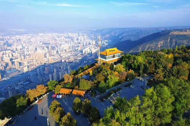 兰州兰山公园，等一场照亮金城的暮色，是欣赏城市美景的好去处