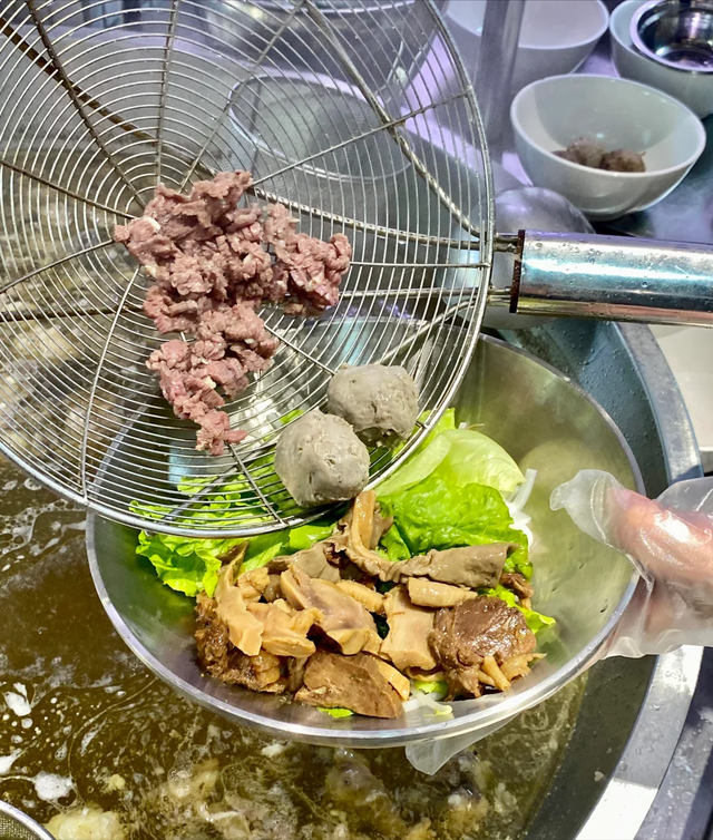 楼下新开的小店，就这样关了？这年头，好东西没有这个，都白费啊