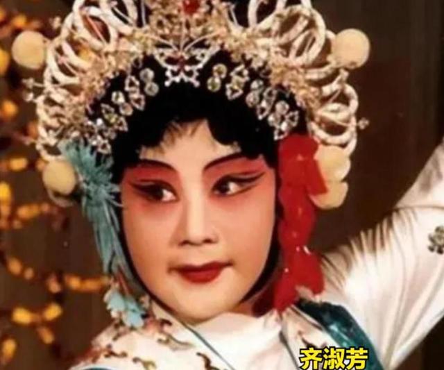 吃里爬外，永不回国？她带领30名演员选择留美，如今年过花甲归来