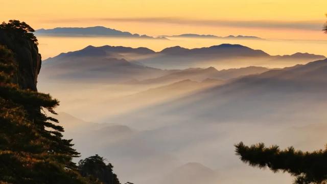 黄山冬日美景“开挂”雾凇、佛光、云海、日出日落出镜，美到失语