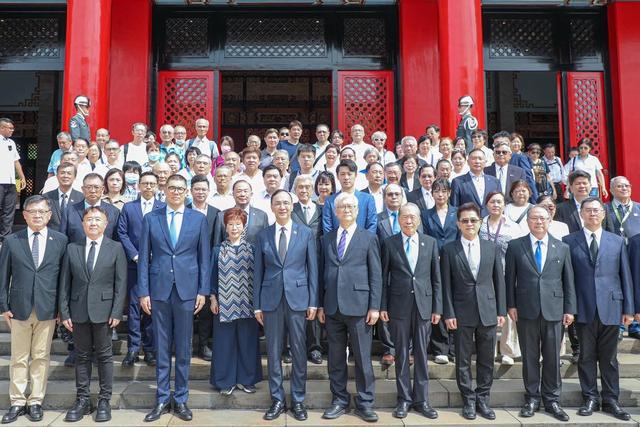 或有变故！台岛受邀93阅兵人士名单曝光，首位明确拒绝的人出现！