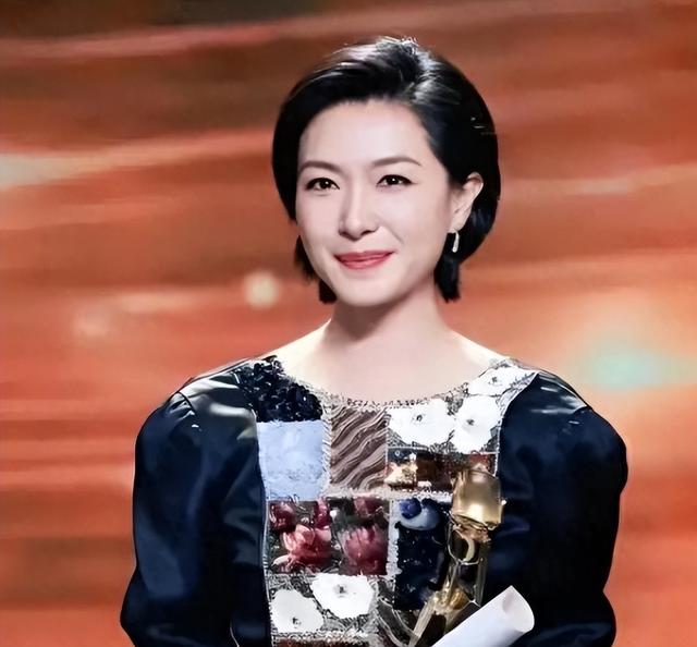 因长的太漂亮，七次拒绝导演“要求”被封杀，如今43岁凭实力走红