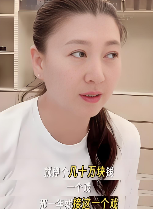 闫学晶哭穷风波还没一个月	，令人恶心的一幕再次上演，网友：严查