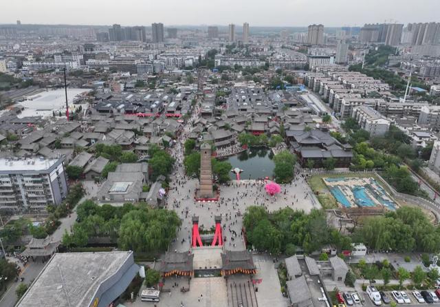 河南这座低调的古城火了,花127亿打造,游客:后悔没早点来