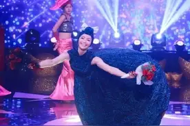 同是春晚，台湾省可太“超前”了，黑丝低胸钢管舞，夜店风太震惊图片