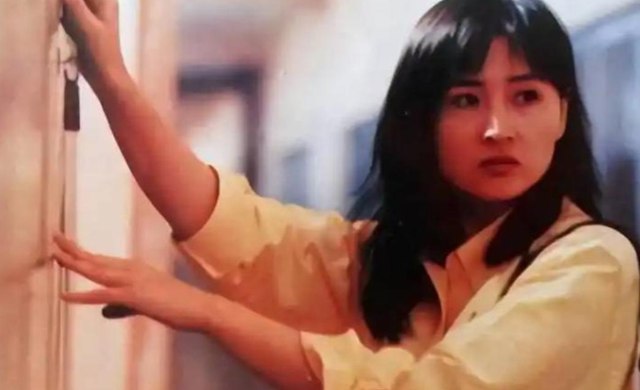 香港第一情妇：她曾是张艺谋白月光，被黑道打掉子言，现如何了？