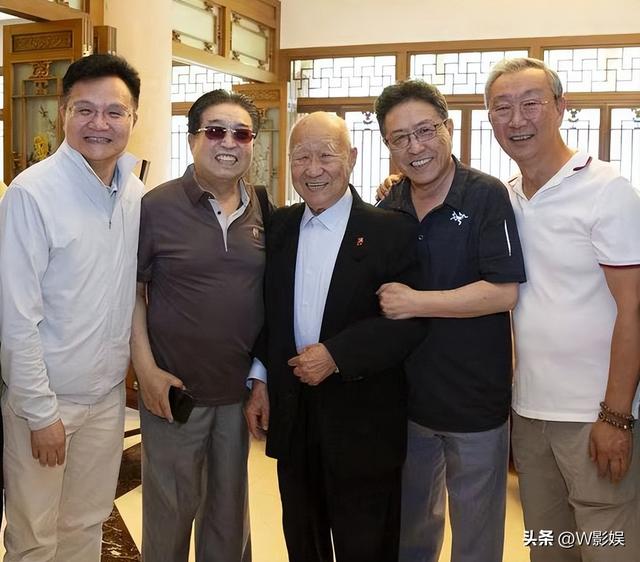 没门户真不行，于连仲收徒，姜昆、冯巩发视频祝贺，李金斗做主持