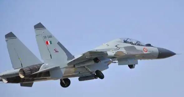 攻不了也守不住，中国空军在西藏上空，被印度空军足足欺负了40年