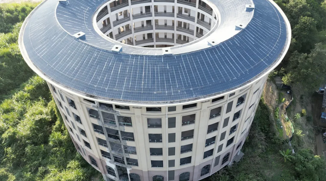 耗资千万，却烂尾在山里！福建一栋没等来游客的“太阳能土楼”