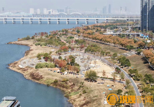 周末天气晴好，市民乐享冬日暖阳