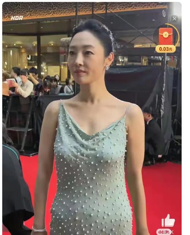 41岁白百何现身东京，她的下跨变得好大啊，脸也胖了，变化真大