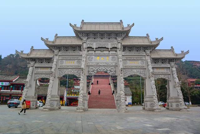 周末就冲！成都出发40min直达浪漫小城，喂海鸥逛古寺！