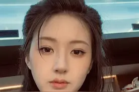 赵露思晒新剧幕后plog 穿戏服湿发自拍皮肤水嫩图片
