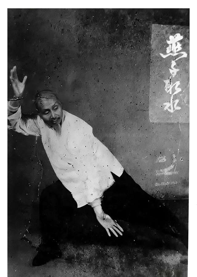 前脚一踩浑身炸劲！心意拳秘传丹田发力诀窍，练出穿透力