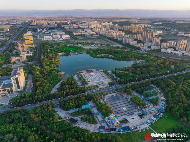视觉·昌吉 | 3000余棵乔木+9万株灌木！奇台县这座公园成了城市“绿肺”