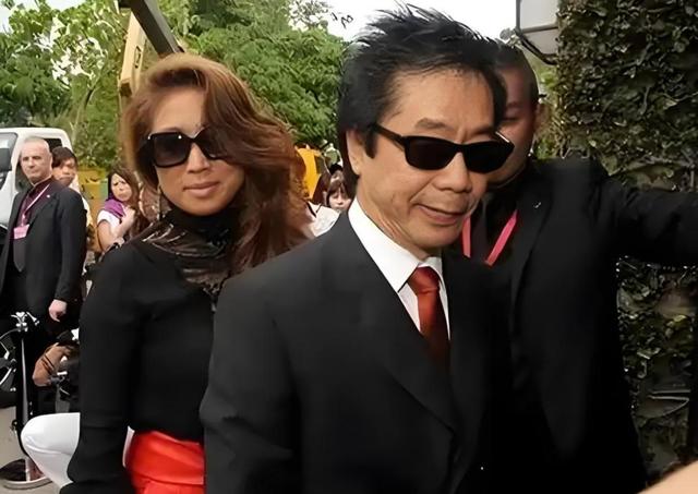 骗光明星20亿，连亲妈都不放过，霍家“逆子”被钉上“耻辱柱”！