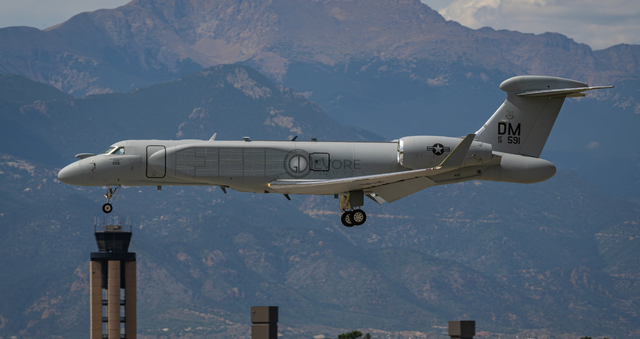 美军最强电战机出动，干扰天线尺寸巨大，伊朗雷达能否扛住？