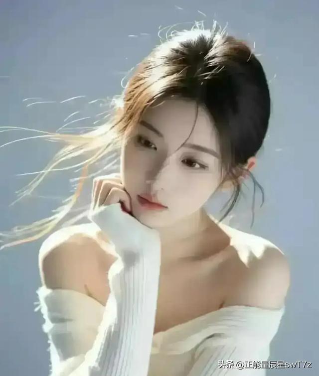 河南信阳一学校女神，身材拥有黄金比例，散发迷人身材魅力