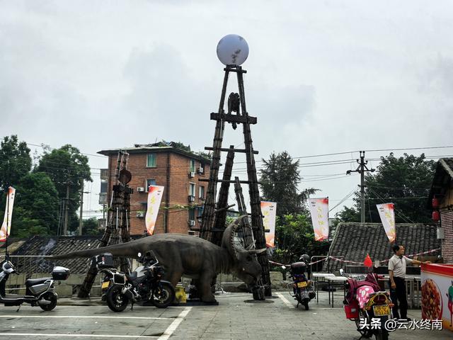 在四川巴盐西运的“盐运第一滩”，我是流着口水逛完这个古镇的