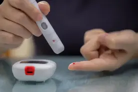 尿酸达到多少，会对肾脏产生损害?医生直言:超出这个数值，要当心图片