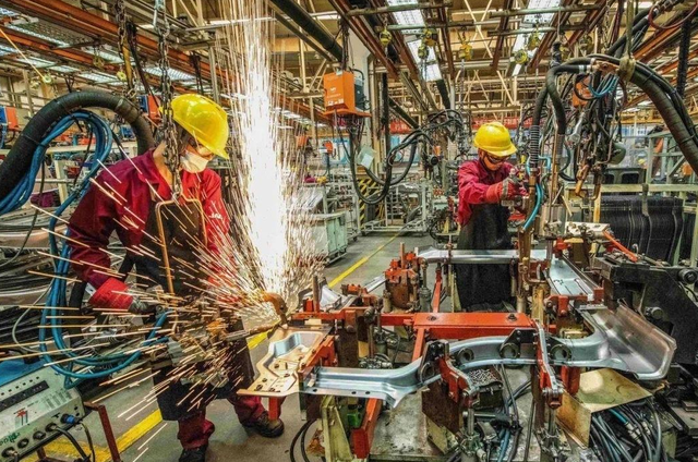 钱包不紧、就业不卷，中国经济即将回暖，普通人咋抓住新赚钱机会