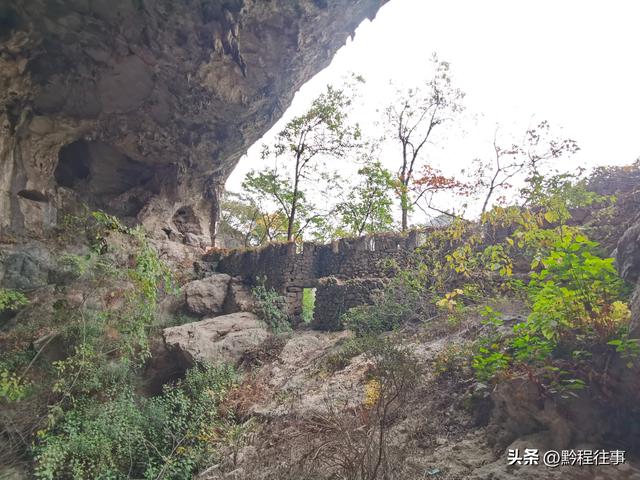 寻找一个最为艰难的躲匪洞，我难到达，土匪也难以到达