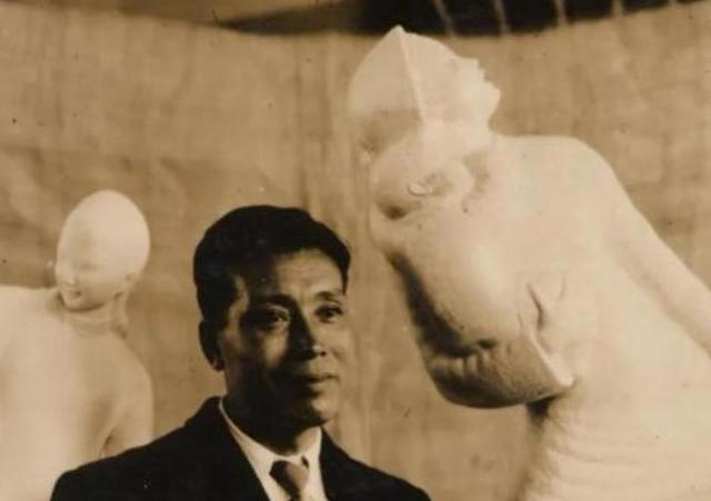 天安门广场70年未解谜：纪念碑上155字竟藏毛主席的深谋远虑