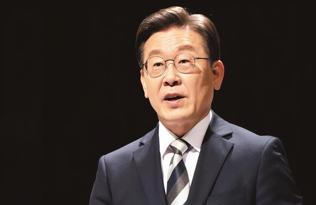 不敢得罪美国，也不敢得罪中国！李在明确定不来中国了，中方直接把邀请函递到韩国三号人物手中