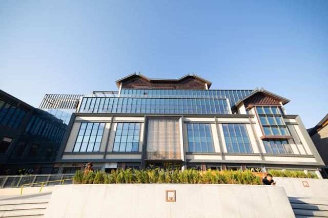 32年前一场大火，北京地标商圈传奇就此陨落，重建后热闹喧嚣不再