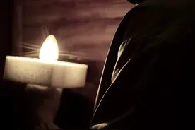 老人去世后，为什么要“守灵”？该由哪些人来守？年轻人要了解图片