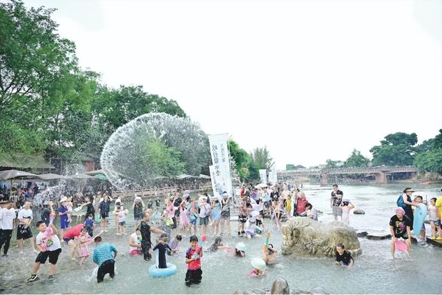 成都10大避暑古镇，溪河玩水泛舟、打水仗、捉虾网鱼…1天打来回