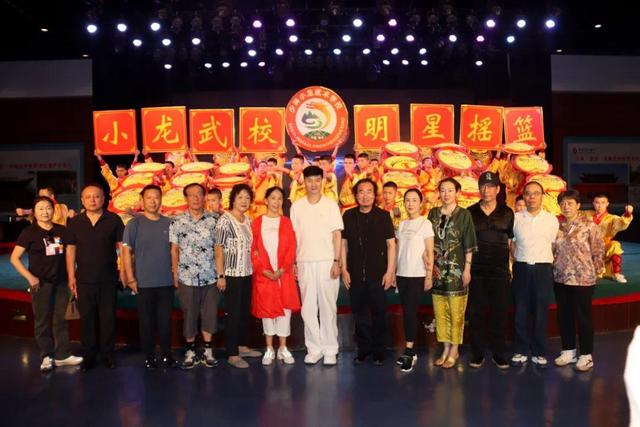 拔萝卜带泥！释永信被抓六天后，释小龙父亲出事，过往黑史全被扒