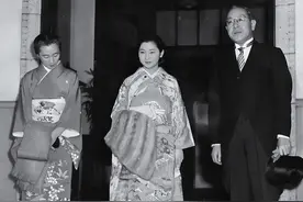 “面粉屋的女儿”美智子：25岁高攀日本皇室，父母的表情耐人寻味图片