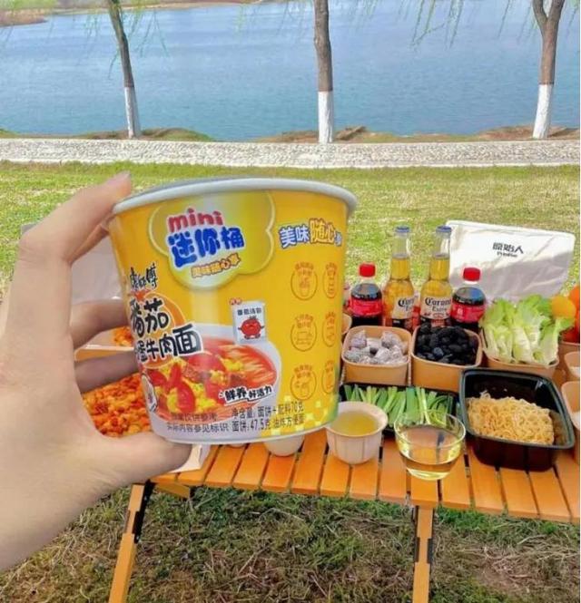 罗永浩“熬面”，拯救方便面的“中年危机”？