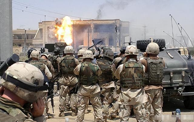 边境80万敌军集结完毕，特朗普出手切断援助，俄乌战局将迎转折点