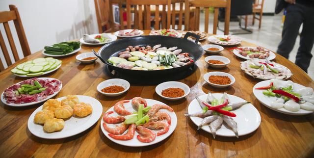 夏未远，冬已至：——在季节里行吟水城