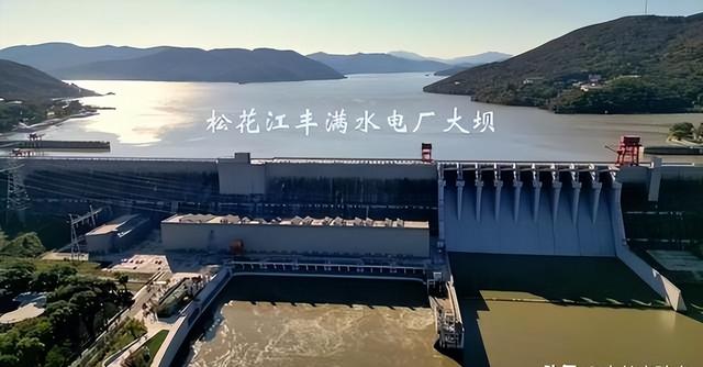 86年李鹏全家在中南海探望邓颖超，46年前他12岁，称呼“邓妈妈”