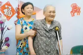 成都保姆照顾雇主全家44年，79岁退休后，雇主儿女把她当亲妈养老图片