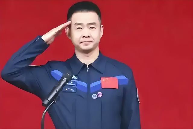 神舟二十一号发射在即：空间站第1次变轨！国外航天员飞行也快了