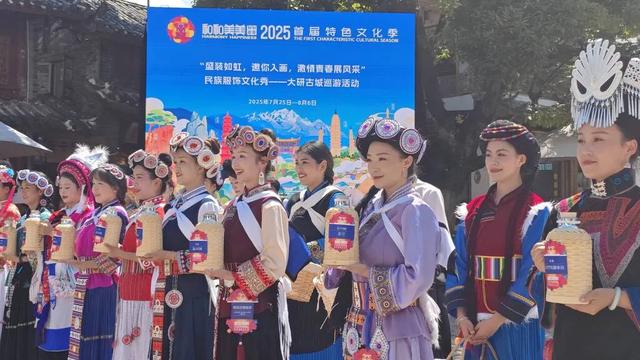 【20度的丽江】喝着咖啡逛古城!在丽江古城感受“有一种叫云南的生活”