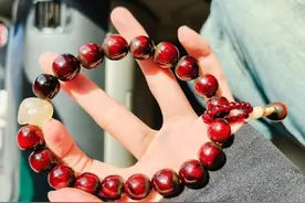 绿化带摘的无患子，给老婆Diy一串，好漂亮！她很喜欢🌹图片