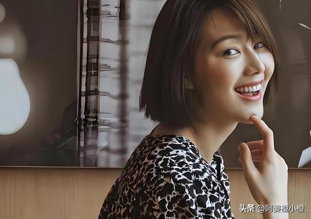 讨好大佬，陪睡上位，遭央视“开除	”	，她身上的标签哪个才是真的