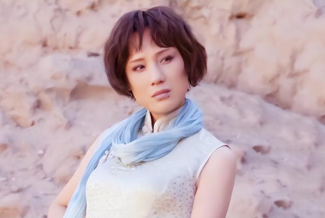 她长得太美被导演据为己有，同居27年无名无分，年仅63岁不治身亡