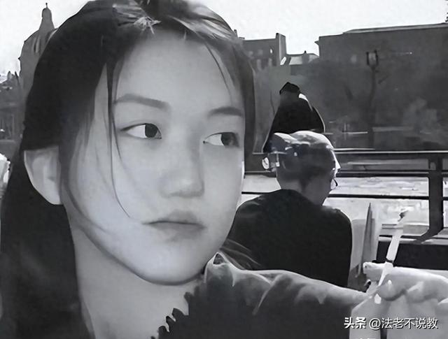 李亚鹏欠债4.6亿，19岁女儿李嫣却被全网逼债，王菲也护不住