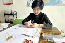 武乡李丽君：指尖“掐”出珐琅画图片