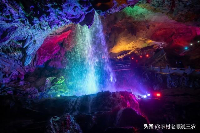 金华双龙洞是一处以其独特的地貌和丰富的景观而闻名。