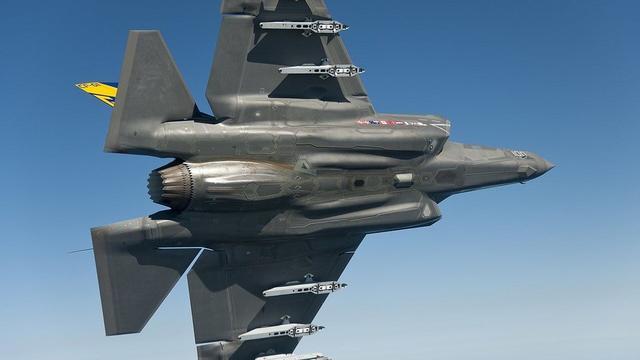 歼-16驱离的外军隐身战机是啥型号