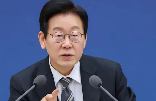 高市挑衅中国，拒不道歉的原因，终于找到了，外交部感到“震惊”