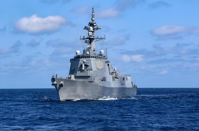 台岛海峡发生激烈对峙！2架直10不顾阻扰，强行压向美军宙斯盾舰